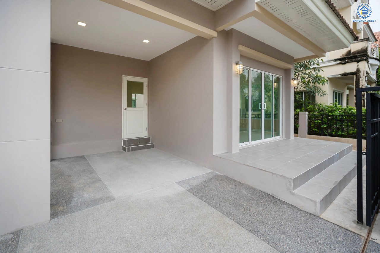 บ้านมือสองตกแต่งใหม่ โครงการ เพอร์เฟคพาร์ค วัดพระนอน จากแบรนด์ Property Perfect เนื้อที่ 35.8 ตร.ว. บ้านแฝดฟังก์ชันระดับบ้านเดี่ยว! 3 ห้องนอน 2 ห้องน้ำ 1 ที่จอดรถ พร้อม Facilities ครบครัน บนทำเลเชื่อมต่อถนนกาญจนาฯ ใกล้ทางด่วน ศรีรัช-วงแหวนฯ เซ็นทรัลเวสต์เกต และรถไฟฟ้าสายสีม่วง "สถานีตลาดบางใหญ่"